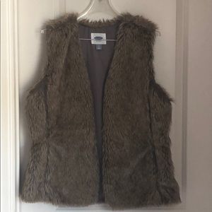 Old Navy Women’s Faux Fur Vest with Pockets